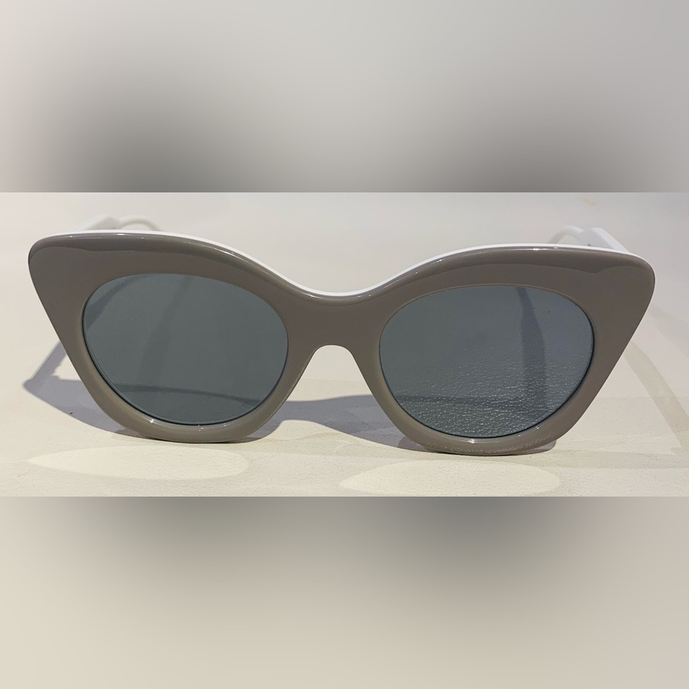 New Women’s Thom Browne Sunglasses - Picture 4 of 11